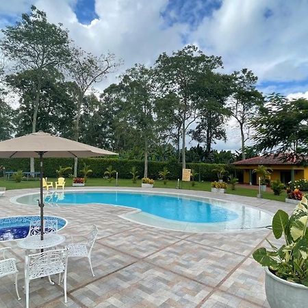 Praga Hotel Campestre Армения Екстериор снимка