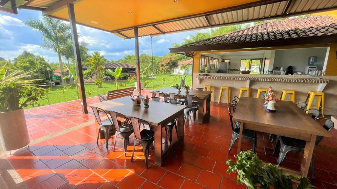 Praga Hotel Campestre Армения Екстериор снимка