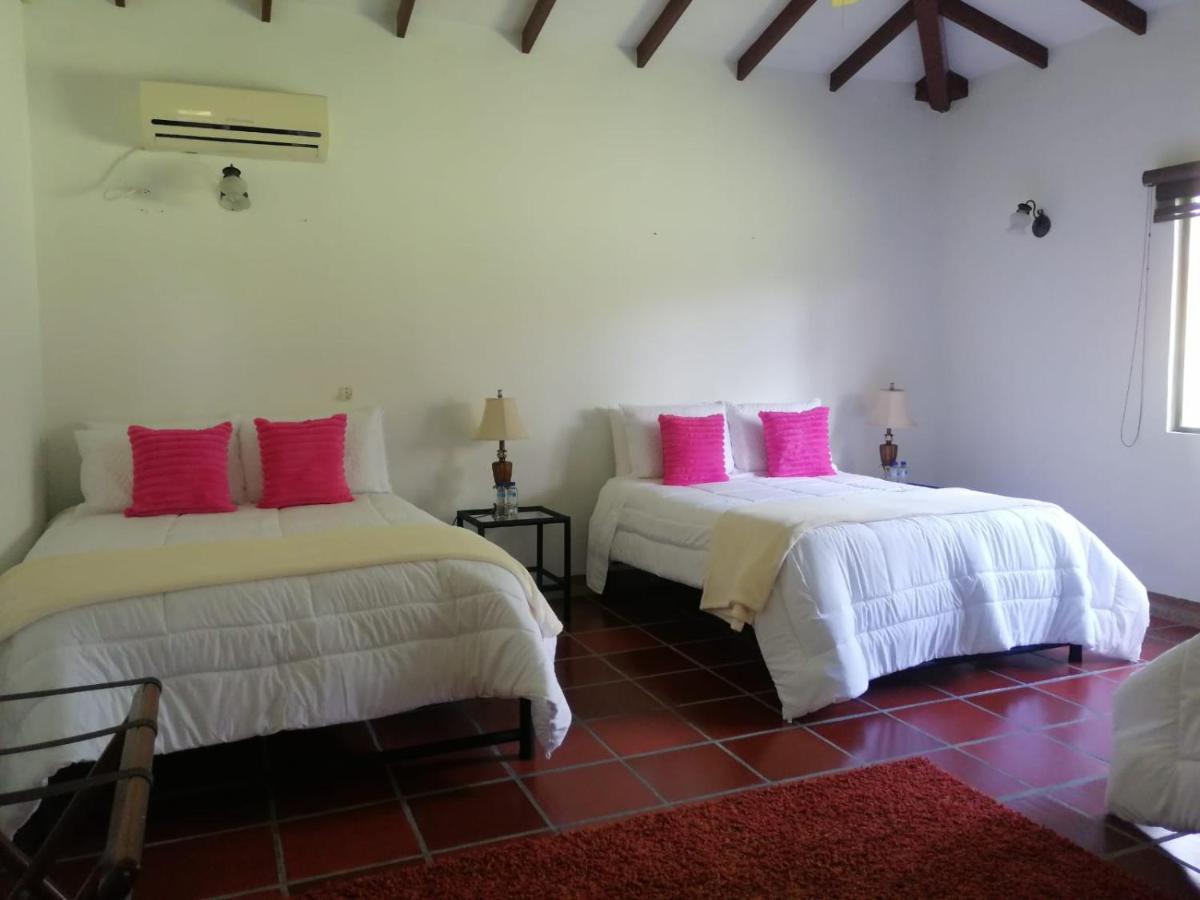 Praga Hotel Campestre Армения Екстериор снимка