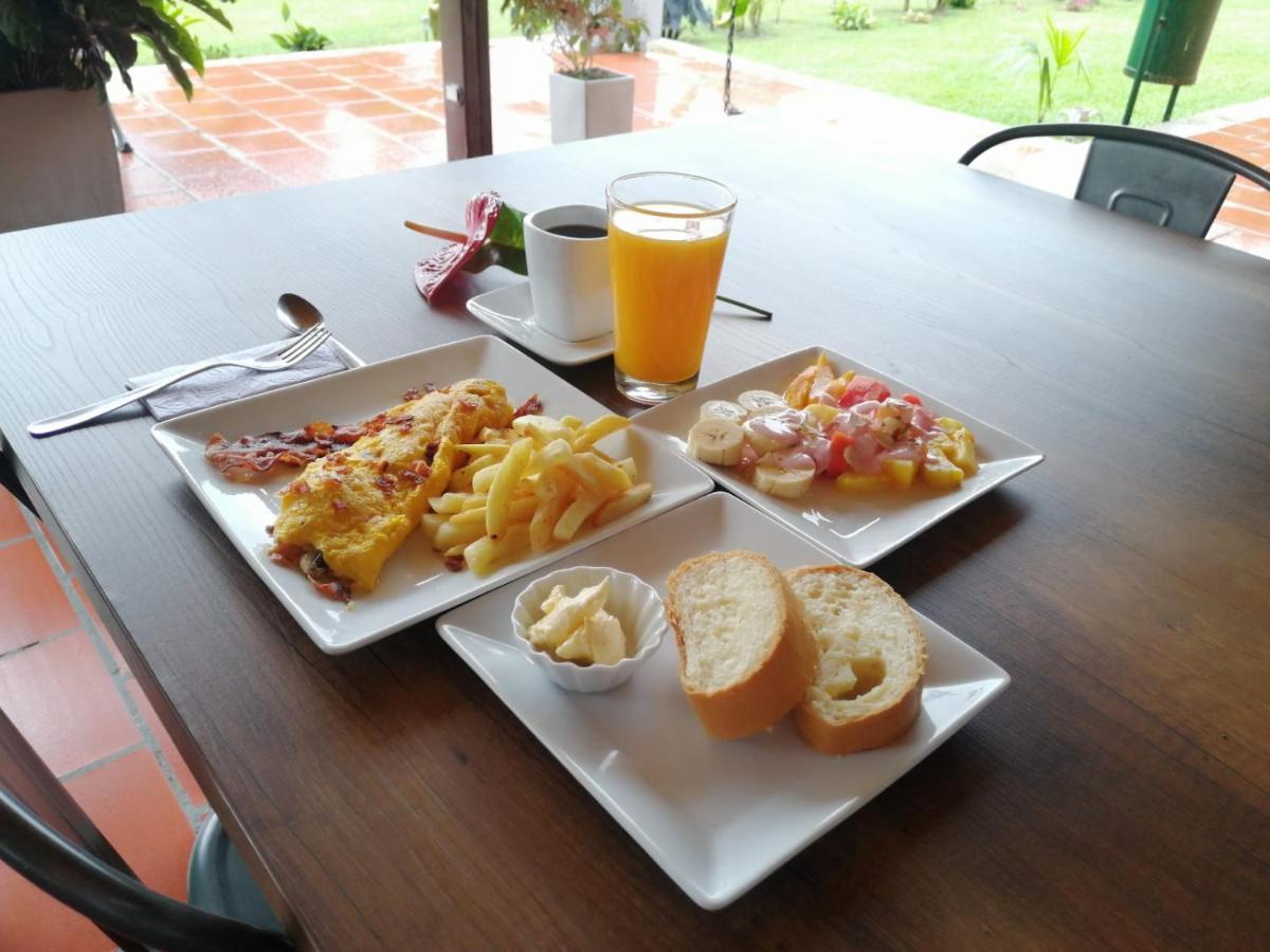 Praga Hotel Campestre Армения Екстериор снимка