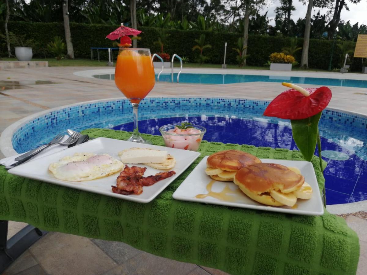 Praga Hotel Campestre Армения Екстериор снимка