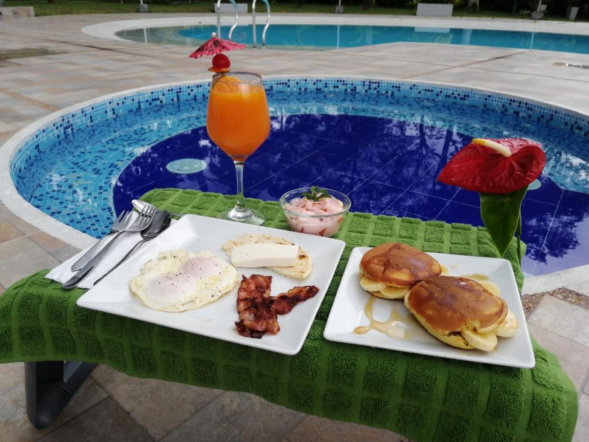 Praga Hotel Campestre Армения Екстериор снимка