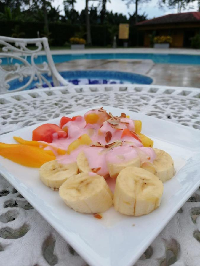 Praga Hotel Campestre Армения Екстериор снимка