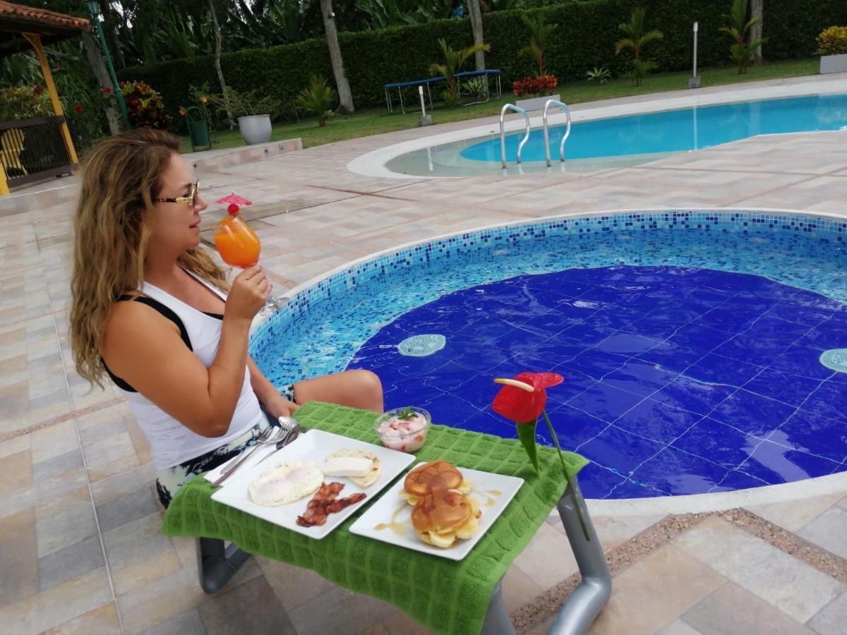 Praga Hotel Campestre Армения Екстериор снимка